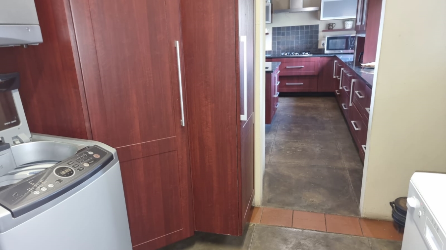 6 Bedroom Property for Sale in Merryhill Eastern Cape